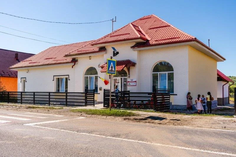 Școli renovate de Asociația BookLand